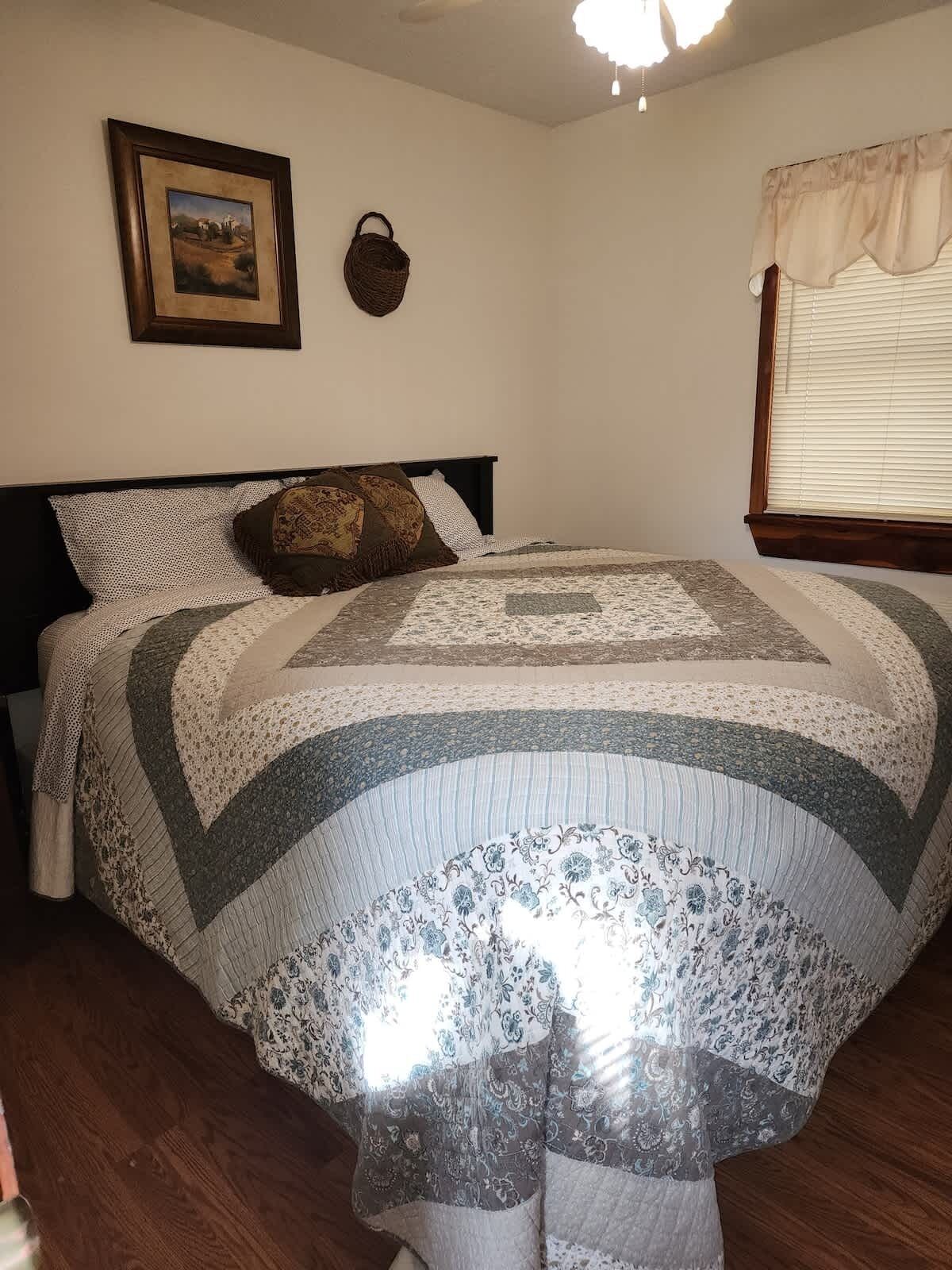 2 quartos, berço de viagem, Wi-Fi de cortesia, roupa de cama