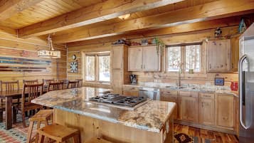 冰箱、微波炉、烤箱、炉灶