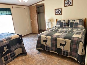 3 bedrooms, iron/ironing board, travel cot, free WiFi - Patoka Lake Family Style Home #18 at Patoka 4 Seasons Resort (Eckerty)