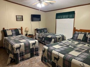 3 bedrooms, iron/ironing board, travel cot, free WiFi - Patoka Lake Family Style Home #18 at Patoka 4 Seasons Resort (Eckerty)