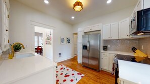 Fridge, microwave, oven, stovetop - HISTORIC HOME ON MUSIC ROW CLOSE TO VANDY AND DOWNTOWN (Nashville)