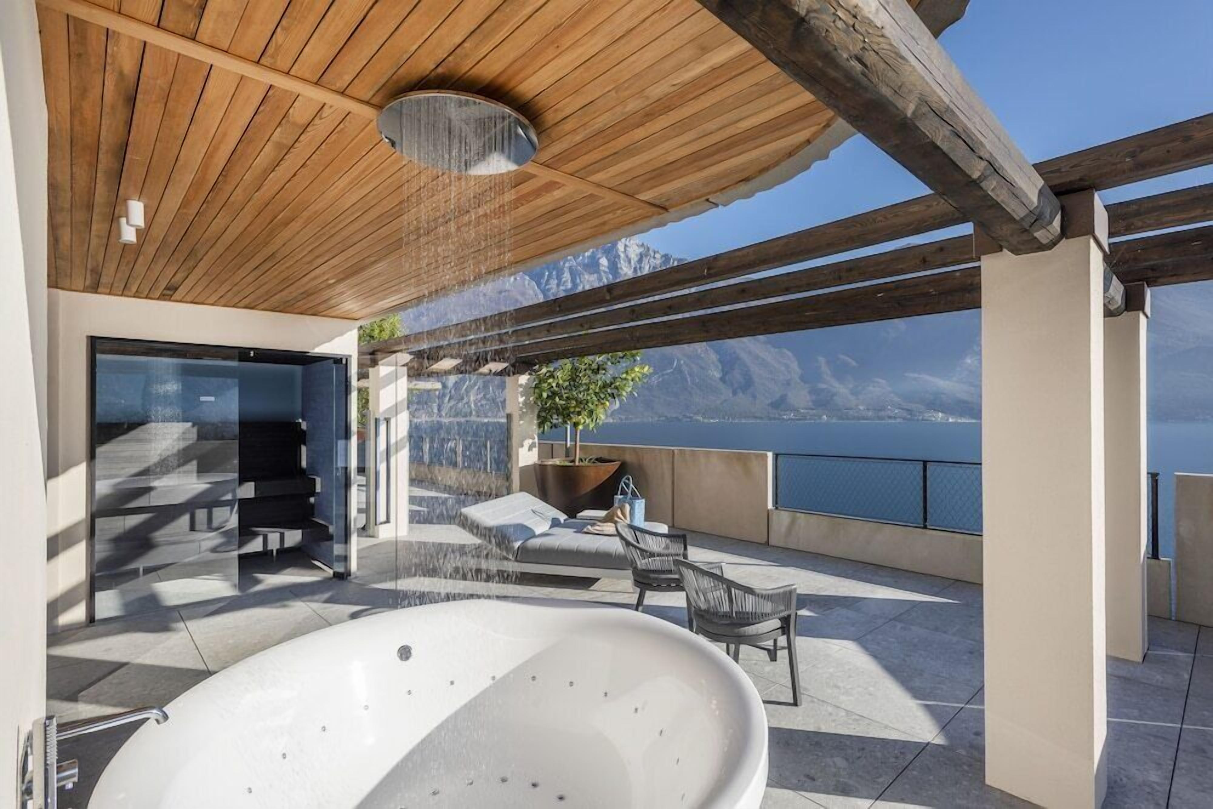 Bañera de hidromasaje exterior