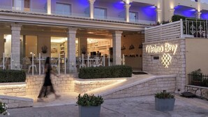 A hotel entrance with a sign reading "Metro Bay." - Melina Bay Boutique Hotel (Corfu)