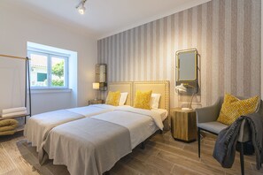 3 bedrooms, iron/ironing board, free WiFi, bed sheets - Carregado House close to Lisbon (Carregado)