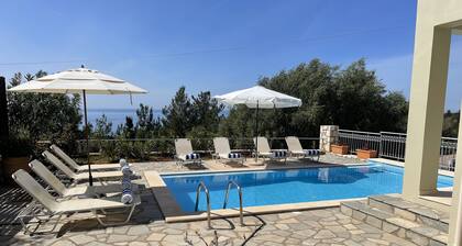 Four bedroom villa with private pool with stunning views and beautiful sunsets