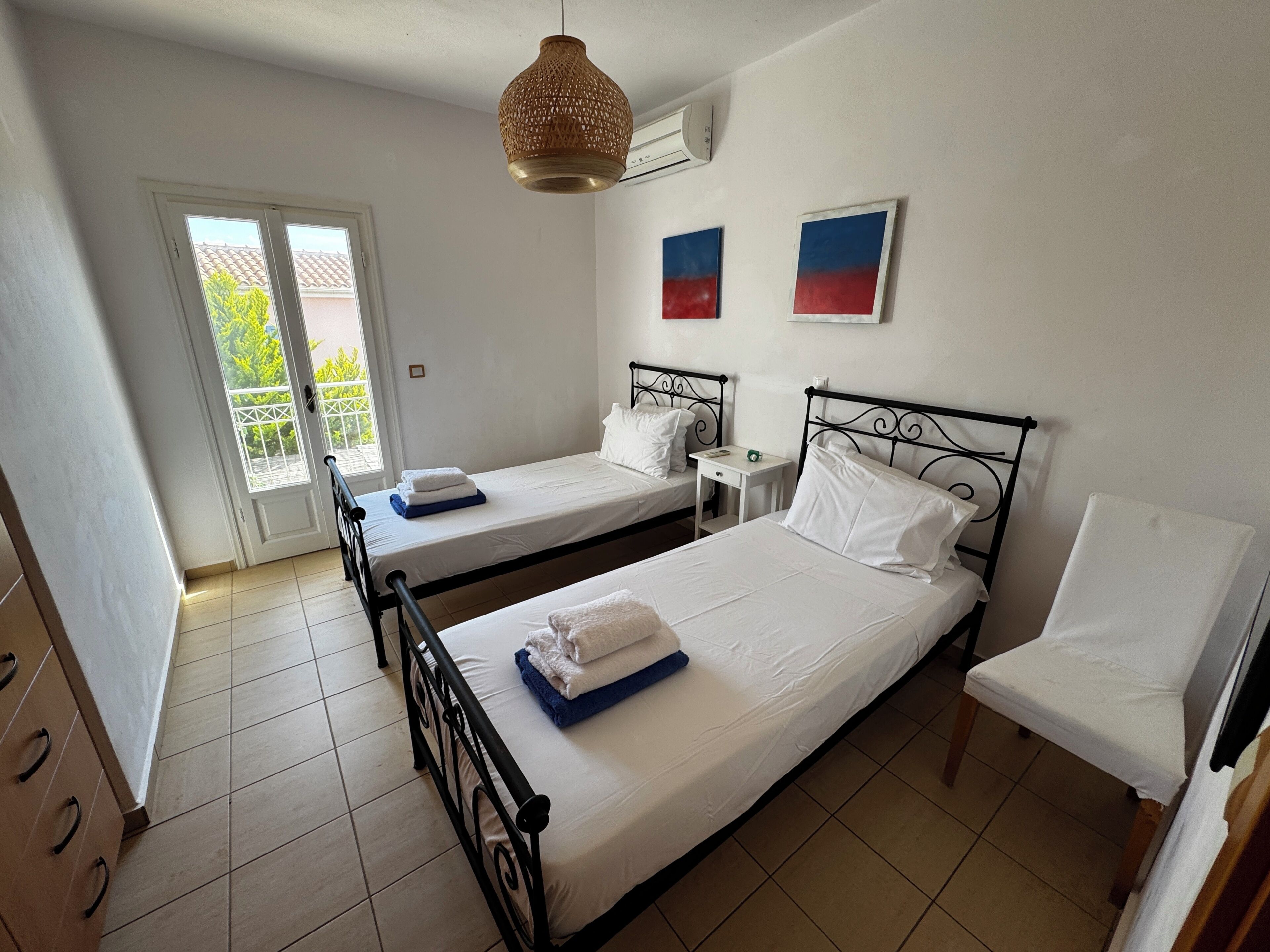 4 bedrooms, iron/ironing board, free WiFi, bed sheets