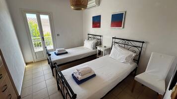 4 bedrooms, iron/ironing board, free WiFi, bed sheets