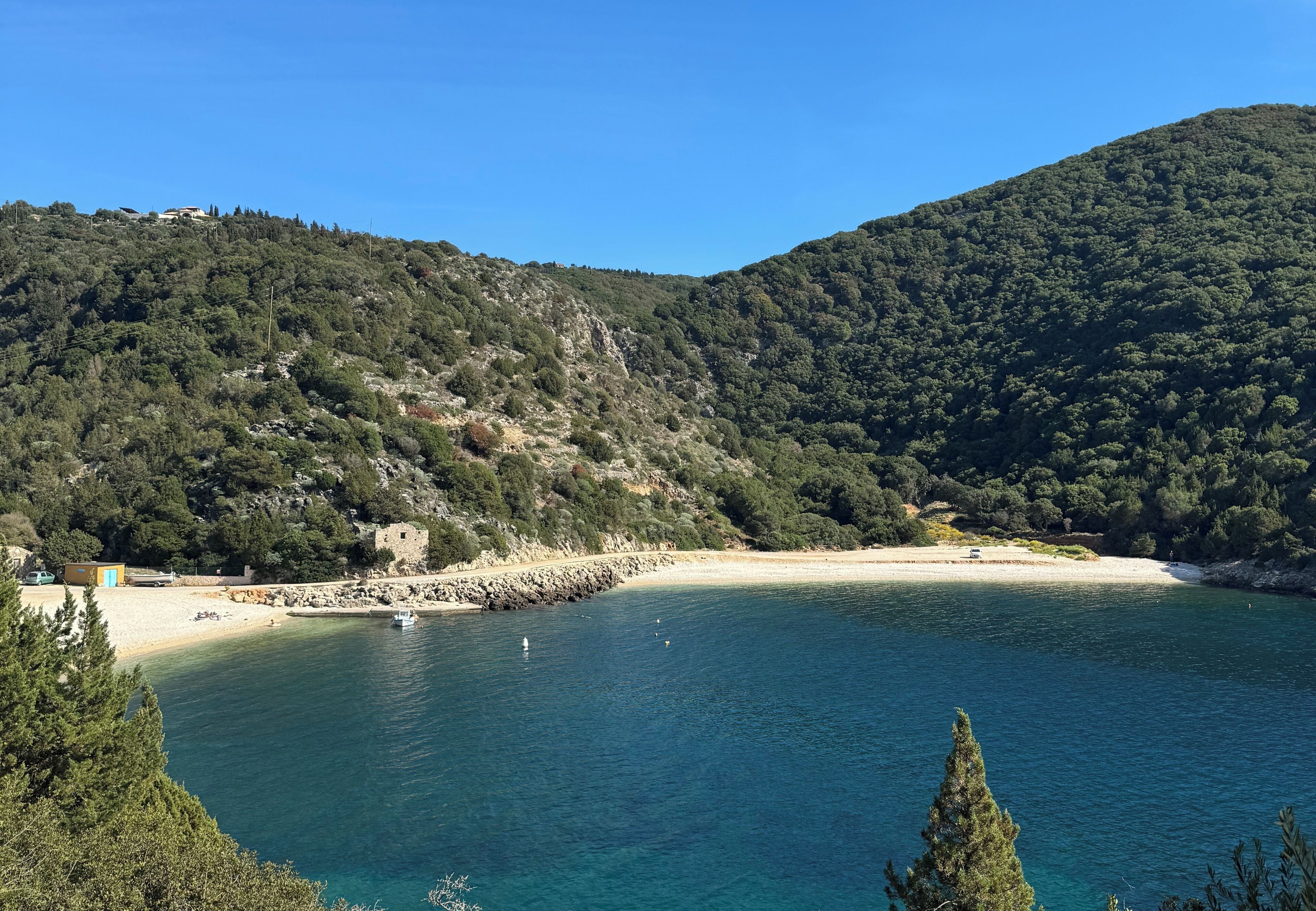 Beach nearby, sun loungers, beach towels