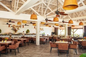Dining - Royal Beach Hotel & Spa (Nosy Be)
