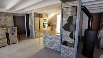 Refrigerador, microondas, horno y parrilla de estufa