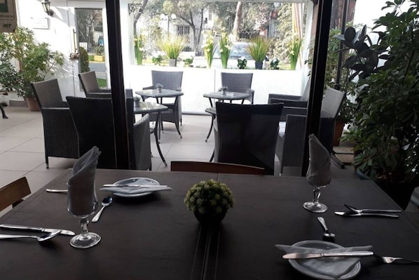 Dining - HL Hotel (Santiago)