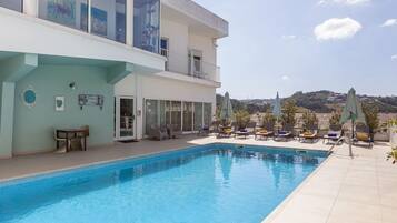 Indoor pool, outdoor pool