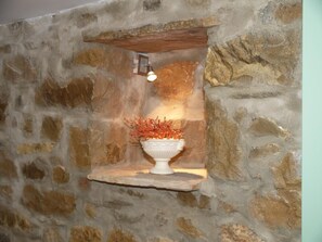 Interior - Sara Partment (Split)