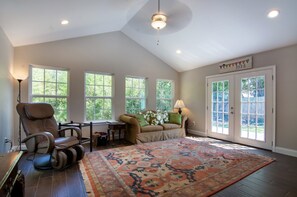 Smart TV, computer monitors