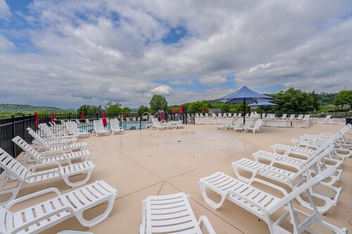 Family Style 6 Bedroom Home, 2 Pools, Luxurious Getaway!  Pristine & Relaxing!