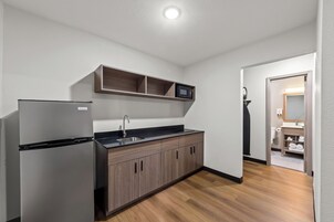 Mobiliario individual, escritorio, espacio para trabajar con un portátil