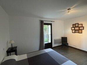 2 habitaciones, insonorización y tabla de planchar con plancha 
