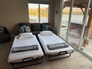 3 chambres, fer et planche à repasser, Wi-Fi gratuit, draps fournis