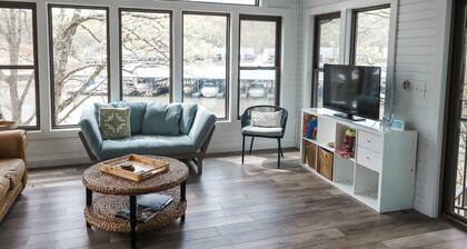 Lake House with Private Boat Dock, Ideal for Families in Lake Ozark