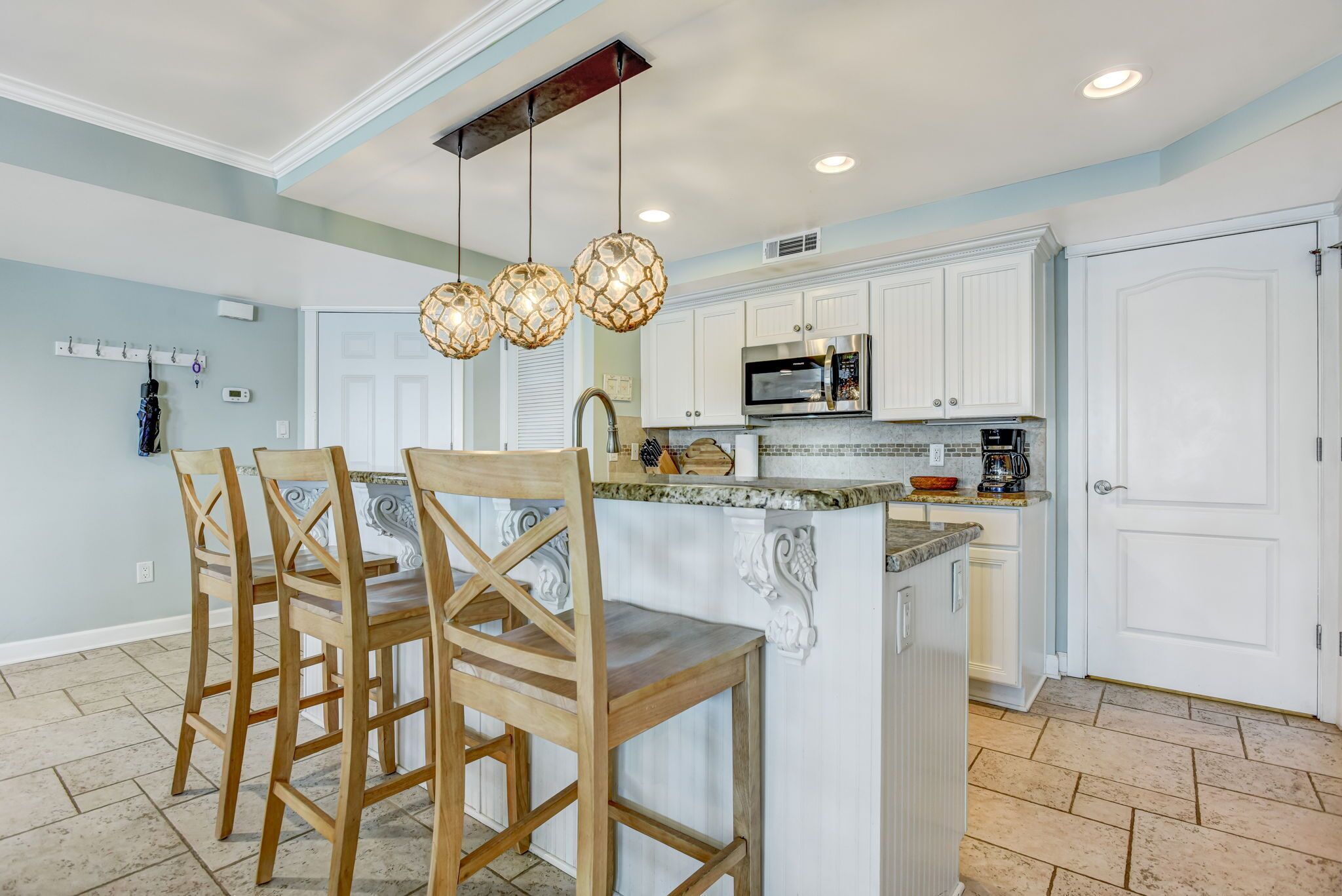 Salty Breeze: King Bed, Ocean View, Beach Gear & Pool