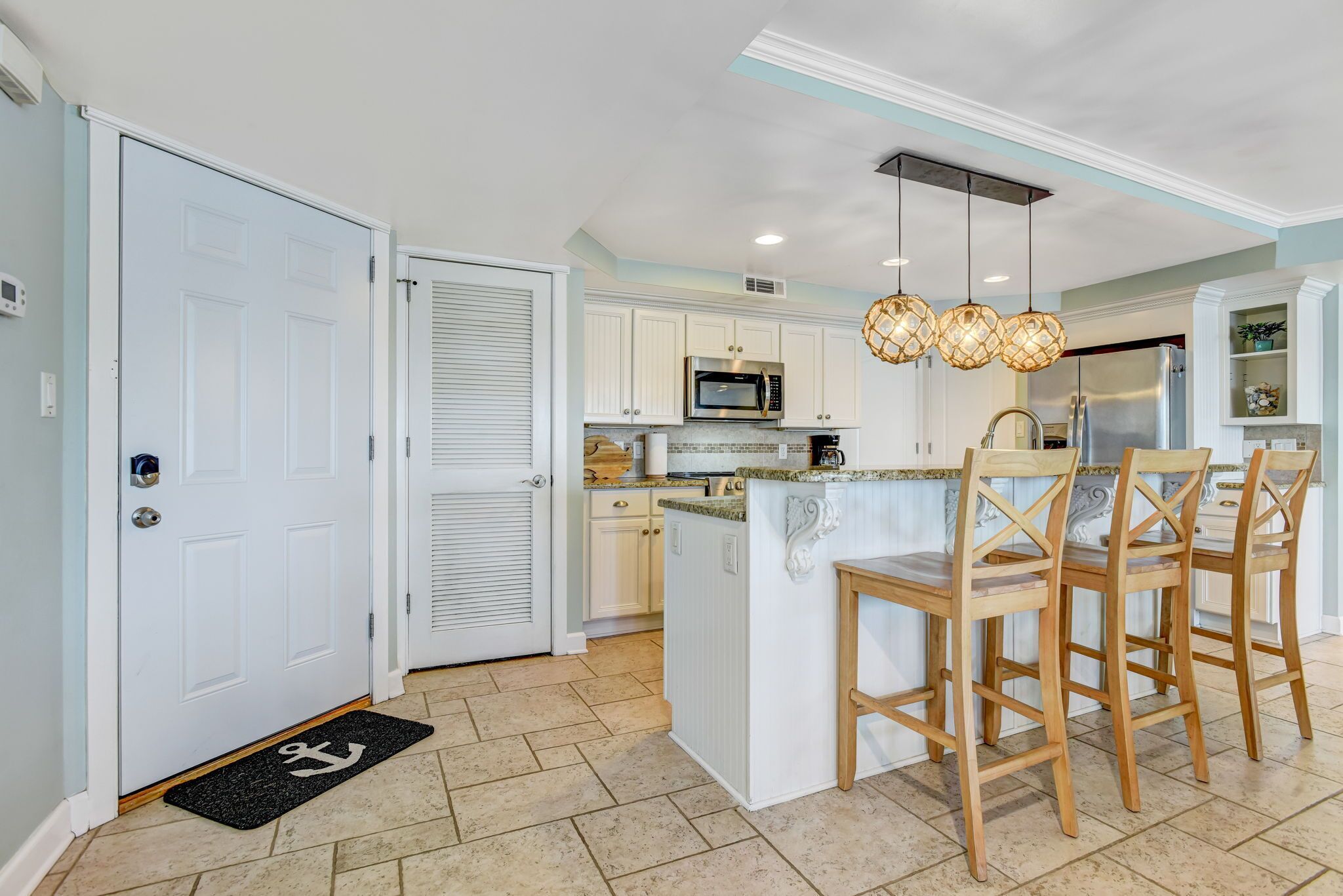 Salty Breeze: King Bed, Ocean View, Beach Gear & Pool