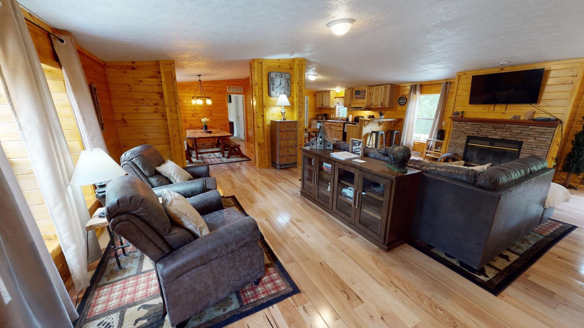 Secluded Black Bear Lodge w/ Private Pool & Hot Tub near Hocking Hills Ohio