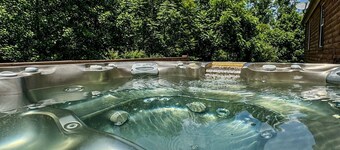 Secluded Black Bear Lodge w/ Private Pool & Hot Tub near Hocking Hills Ohio