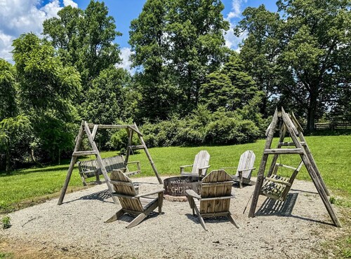 Secluded Black Bear Lodge w/ Private Pool & Hot Tub near Hocking Hills Ohio
