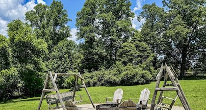 Secluded Black Bear Lodge w/ Private Pool & Hot Tub near Hocking Hills Ohio
