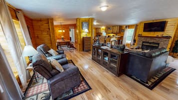 Smart TV, fireplace, DVD player, books