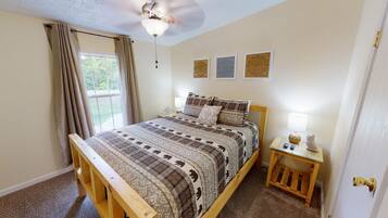 4 bedrooms, iron/ironing board, WiFi (free), bed sheets