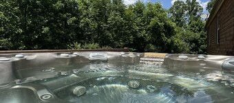 Secluded Black Bear Lodge w/ Private Pool & Hot Tub near Hocking Hills Ohio