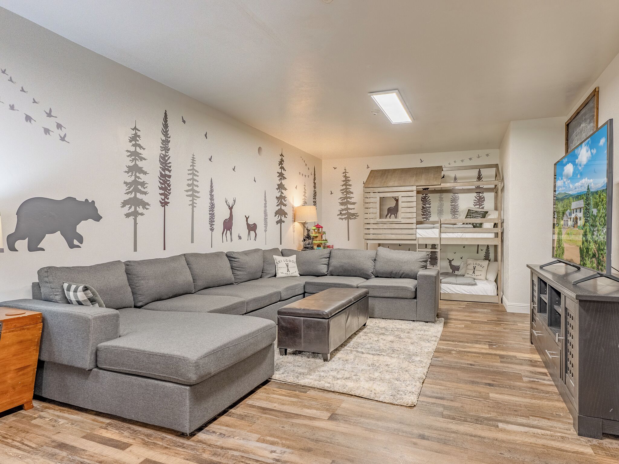 NEW Listing - Modern Mountain Family Retreat, Golf course, Trails, Skiing++