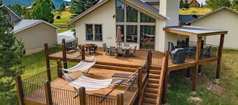 NEW Listing - Modern Mountain Family Retreat, Golf course, Trails, Skiing++