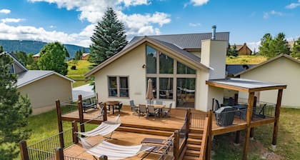 NEW Listing - Modern Mountain Family Retreat, Golf course, Trails, Skiing++