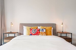 Basic Apartment, 1 Queen Bed with Sofa bed - Modern 1 Bedroom Apartment Near Olympic Park (London)