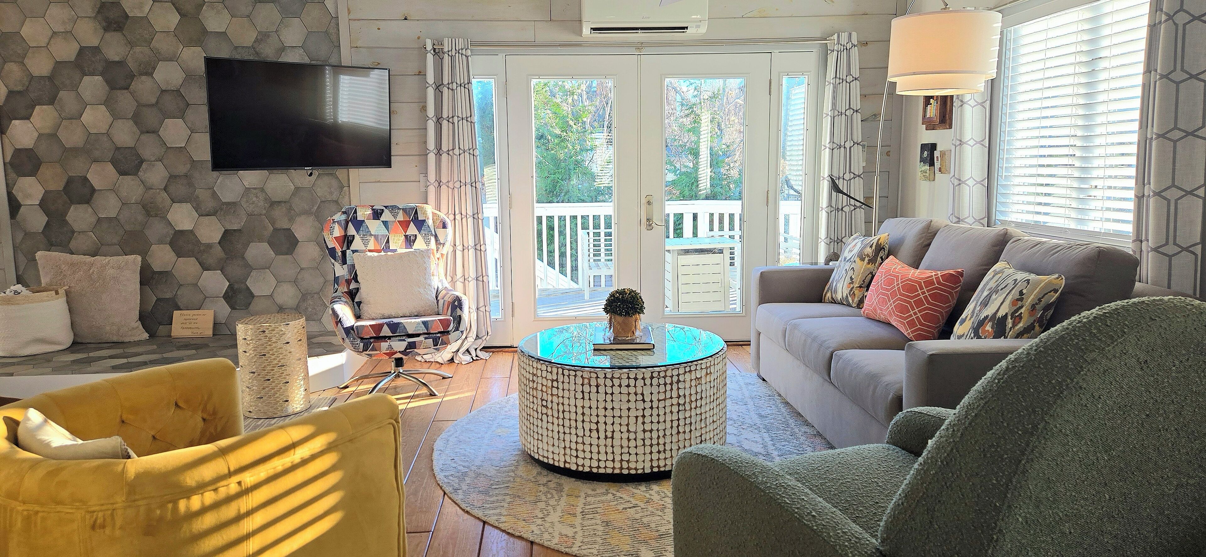 Een smart-tv, videogames, een stereo en een printer