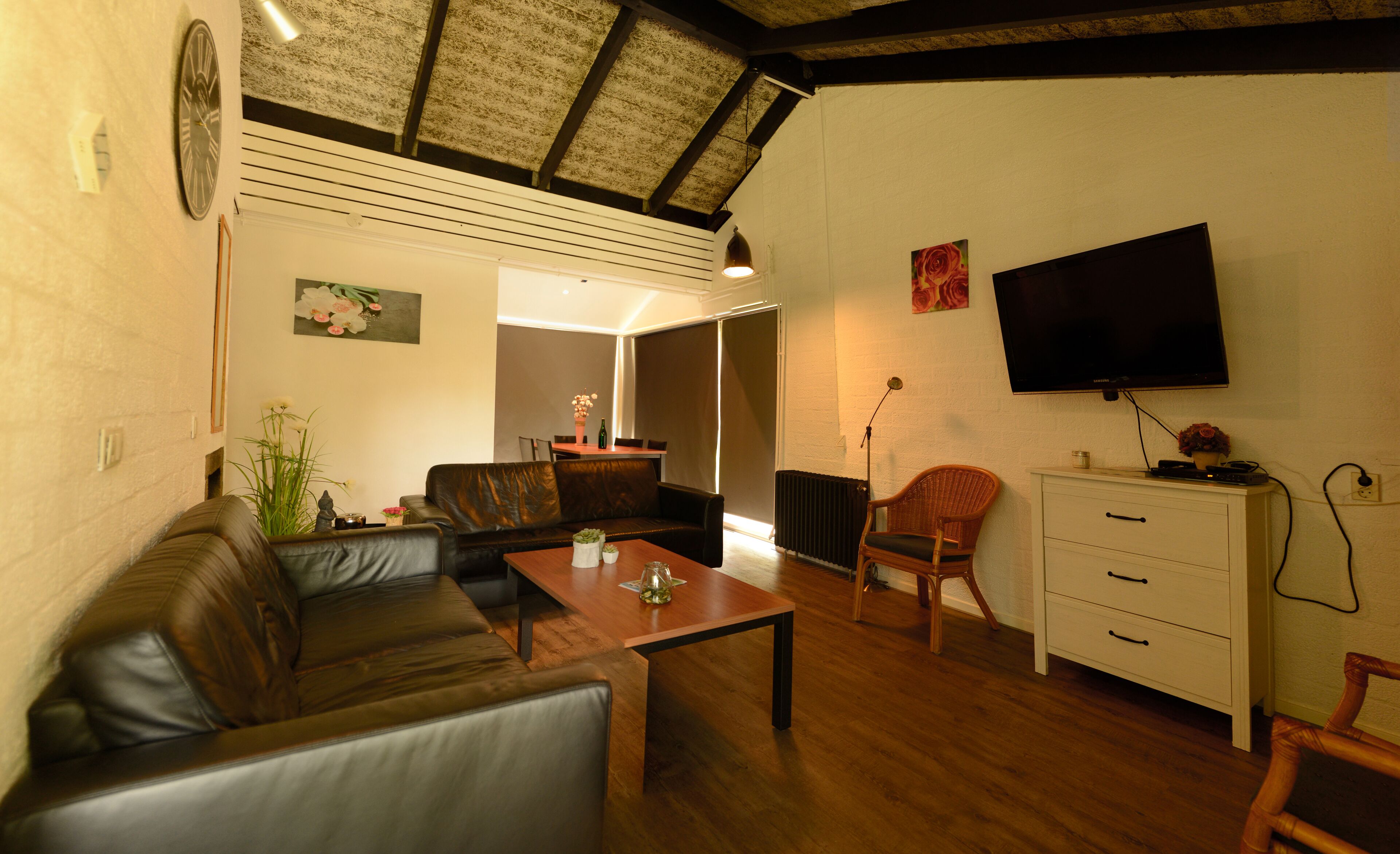 Cabin | Ruang tamu | 28 inci televisyen skrin rata dengan digital, TV 