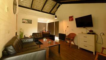 Cabin | Living area | 28-inch flat-screen TV with digital channels, TV