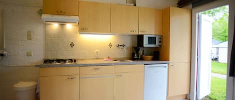 Bungalow, 2 Twin Beds, Non Smoking | Private kitchen | Full-size fridge, microwave, stovetop, electric kettle