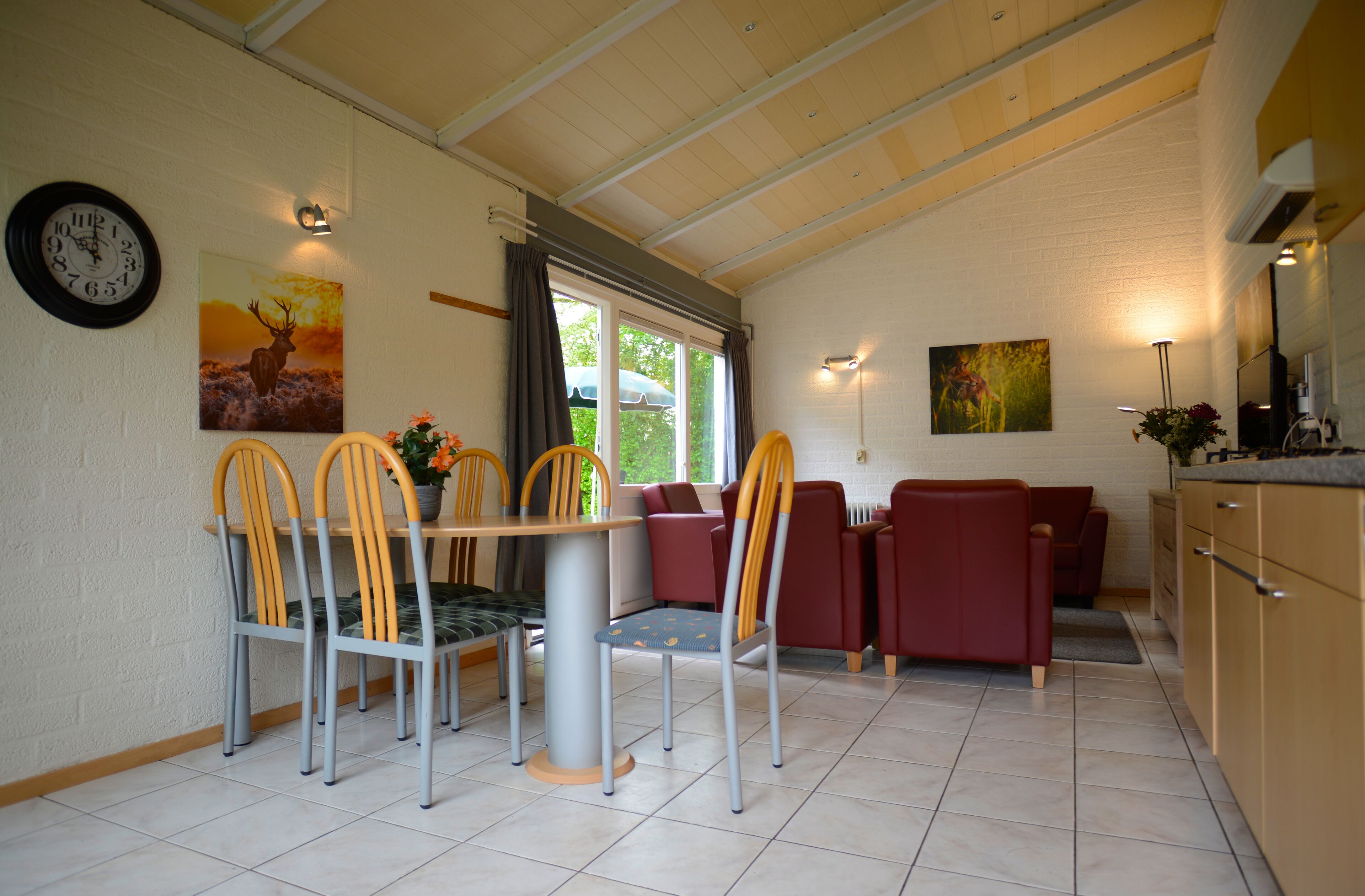 Bungalow, 2 Einzelbetten, Nichtraucher | Essbereich im Zimmer