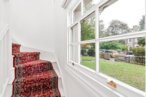 Basic Apartment, 1 Double Bed | 1 bedroom, laptop workspace, iron/ironing board, free WiFi - Airy, Spacious 1-bed apt With Garden in Brixton (London)