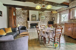 Télévision, cheminée