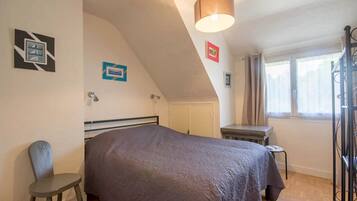 1 bedroom, iron/ironing board, bed sheets