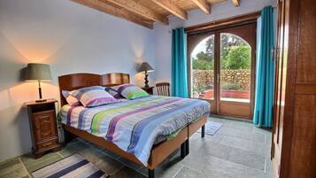 2 dormitorios, tabla de planchar con plancha, wifi gratis y ropa de cama