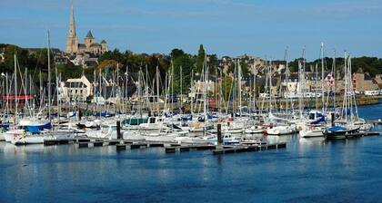 At ANNE. - LA ROCHE-JAUDY