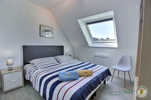 2 bedrooms, iron/ironing board, free WiFi, bed sheets