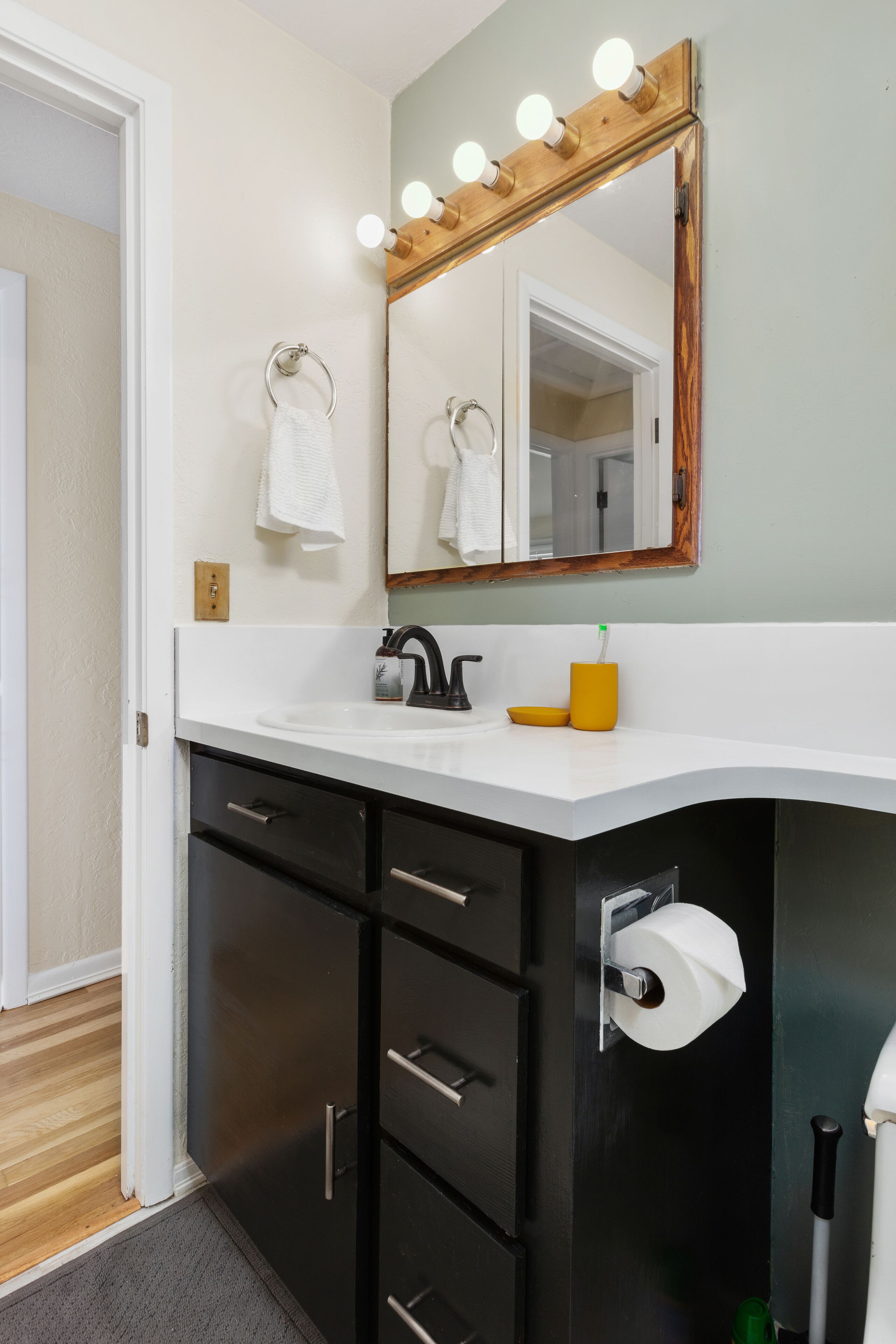 The Fika House- Mid Century Boho-Perfect Location!