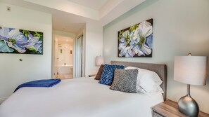 1 bedroom, desk, iron/ironing board, free WiFi - Ponds Landing 1 bed condo on Bear Mountain (Victoria)