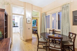Basic Apartment, 1 King Bed with Sofa bed | 1 bedroom, laptop workspace, iron/ironing board, free WiFi
